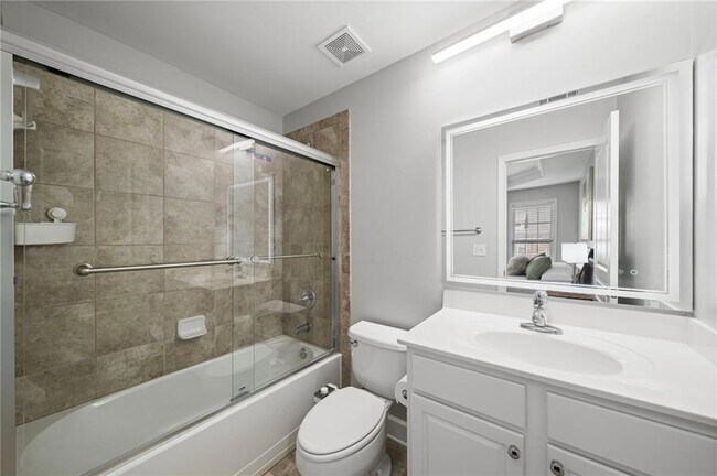 Building Photo - 2872 Overlook Way NE