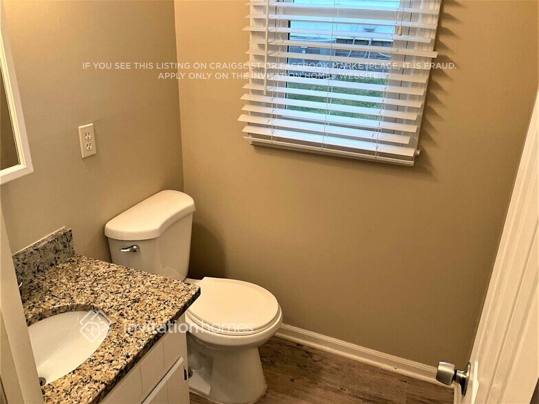 Building Photo - 1212 Summit Chase Dr SW