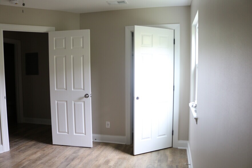 Building Photo - 114 Westscott Dr