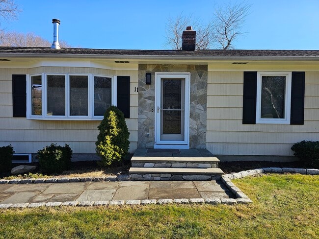 Building Photo - 11 Brookfield Dr