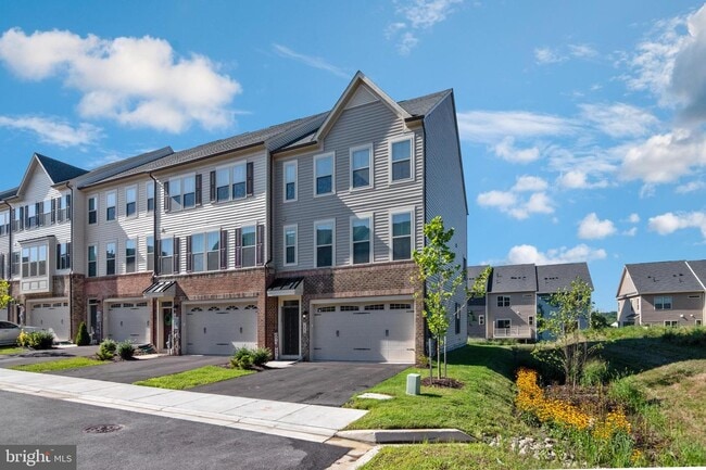 Building Photo - 7843 Otterbein Way