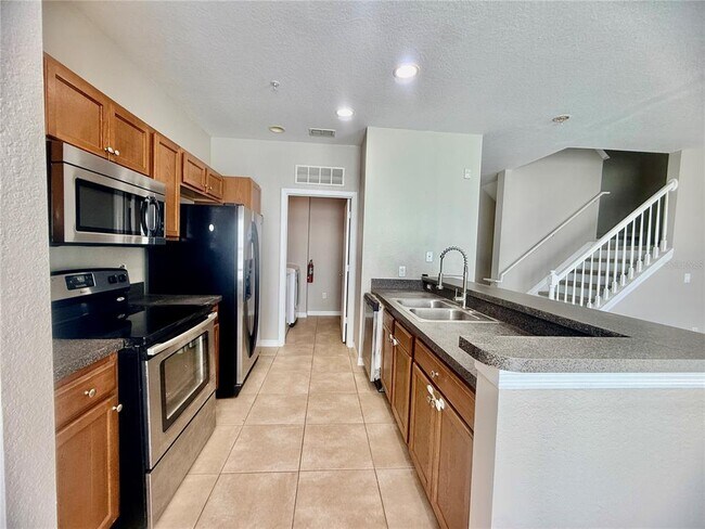 Building Photo - 2424 Grand Central Pkwy