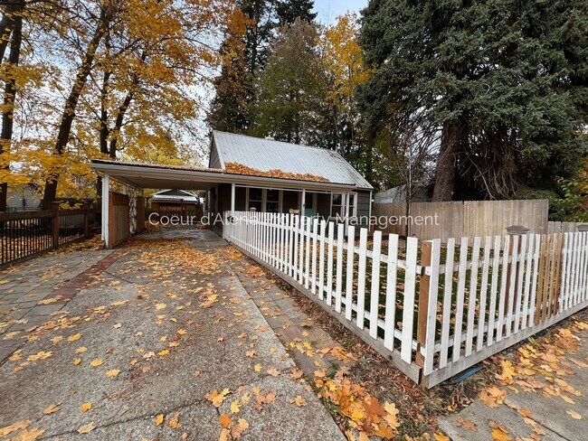 Primary Photo - 2 bed house in incredible location!