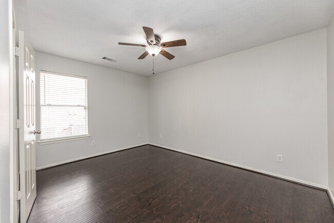Building Photo - 21403 Hadrian Dr