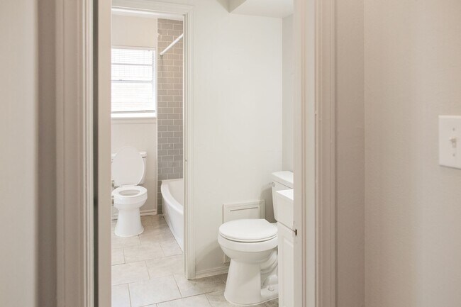 Building Photo - Beautiful home for lease near Hefner & Penn