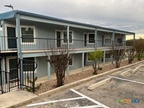 Building Photo - 943 Parkview Dr