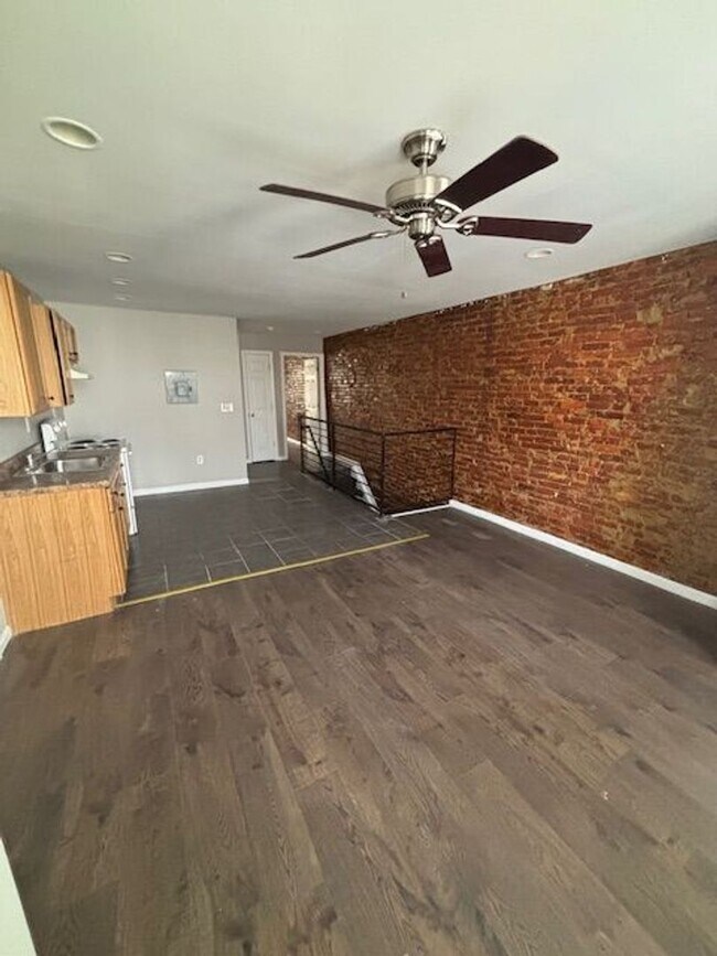 Building Photo - Charming Beautiful One Bedroom Apartment