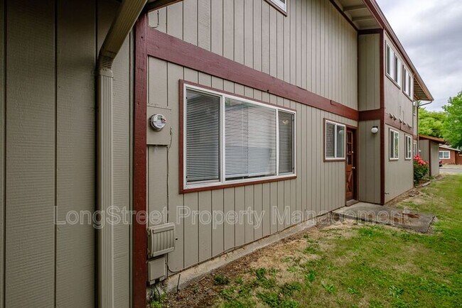 Building Photo - 1950 NW Hayes Ave