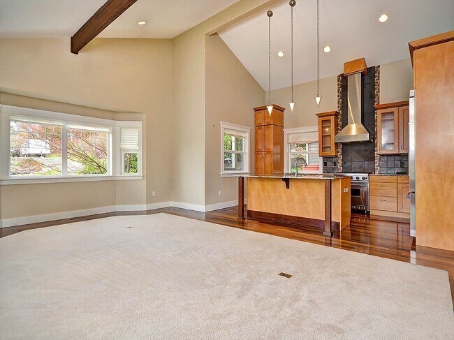 Building Photo - Amazing Kirkland Craftsman