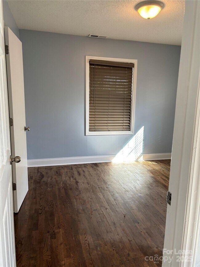 Building Photo - 3512 Jonquil St