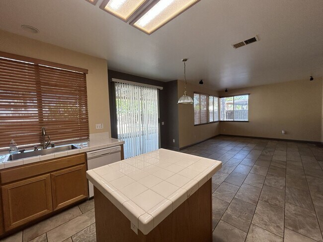 Building Photo - 37978 Spur Dr