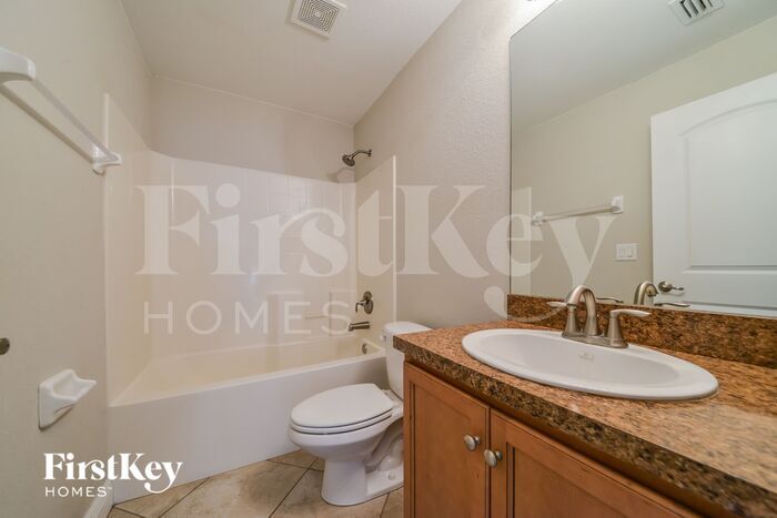 Building Photo - 3508 Donahue Ave