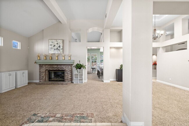 Building Photo - Spacious 3 Bedroom + Office in Seven Oaks ...
