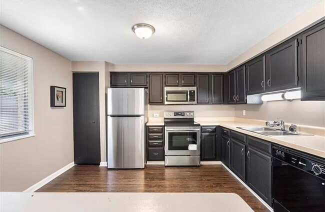 Building Photo - 2716 Bingham Dr