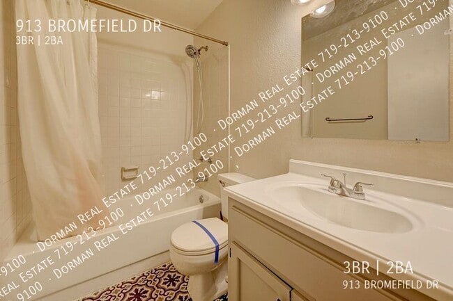 Building Photo - 913 Bromefield Dr