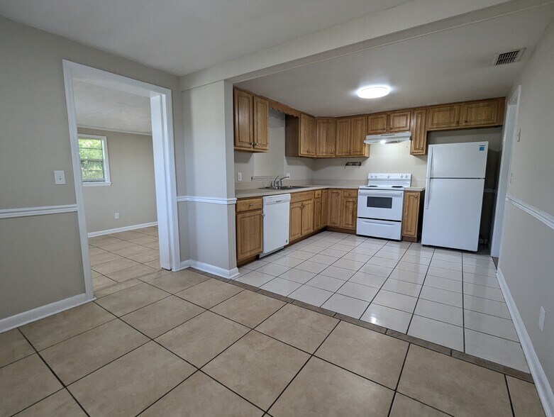 Building Photo - 6941 Delisle Dr