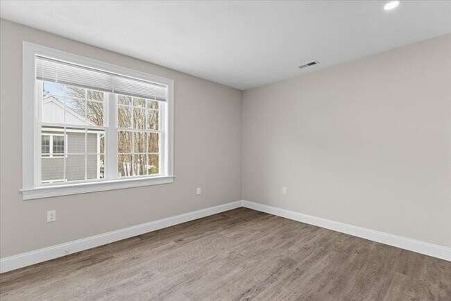 Building Photo - 202 Central St