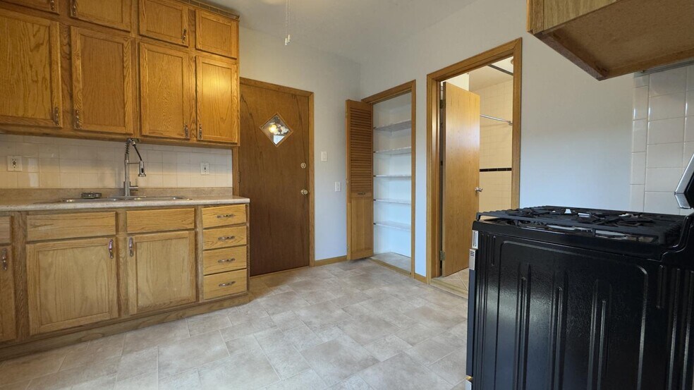 Building Photo - 3340 S Parnell Ave
