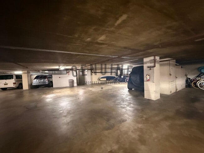 Building Photo - 2Bd 2Ba Spacious Newport Bay Front Condo