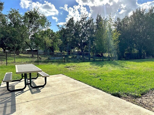 Building Photo - 182 Mandovi St