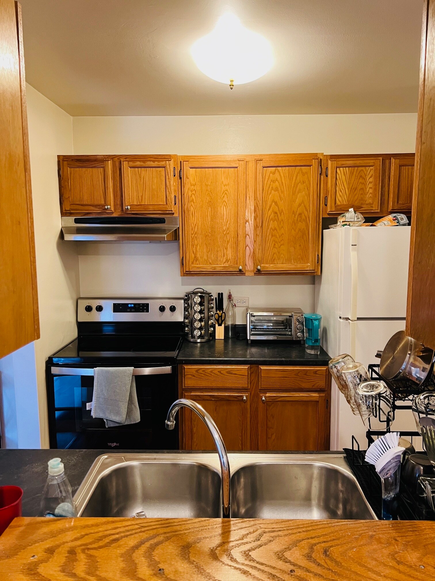 Kitchen - 653 Swan Dr