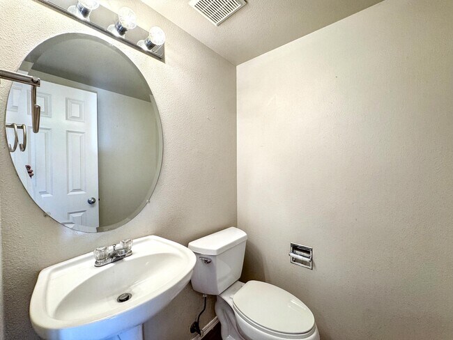 Building Photo - 236 Oxbow Dr