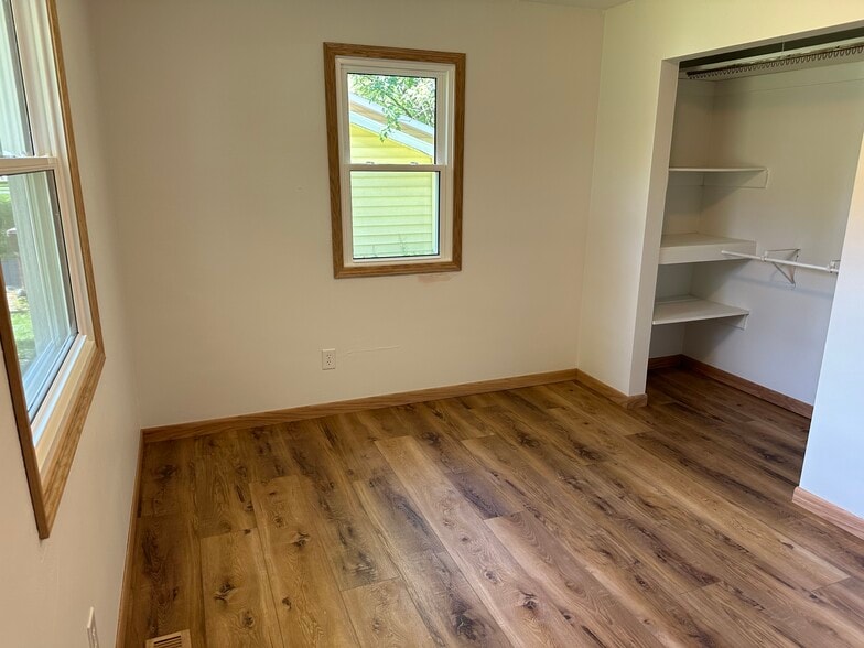 Building Photo - 2639 Debbie Dr