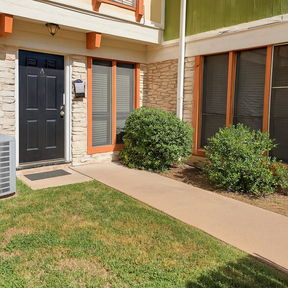 Building Photo - 7206 Creekside Dr