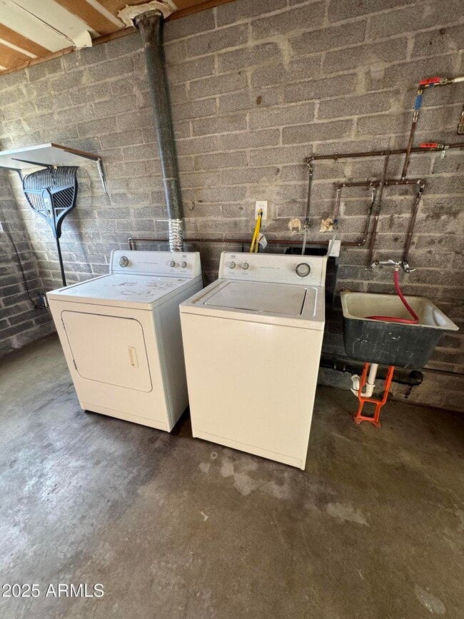 Building Photo - 2309 N 81st Way