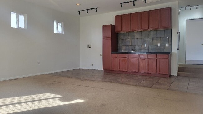 Building Photo - 4-bedroom 3 bath house in Granada Hills