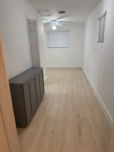 entrance hallway - 4521 SW 5th Ter