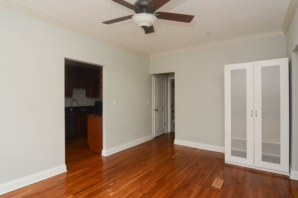 Building Photo - 722 W Addison St