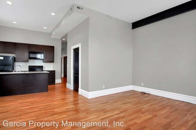 Building Photo - 900-902 Barton St