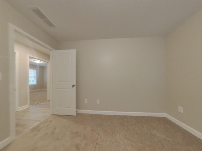 Building Photo - 123 E Rdg Wy