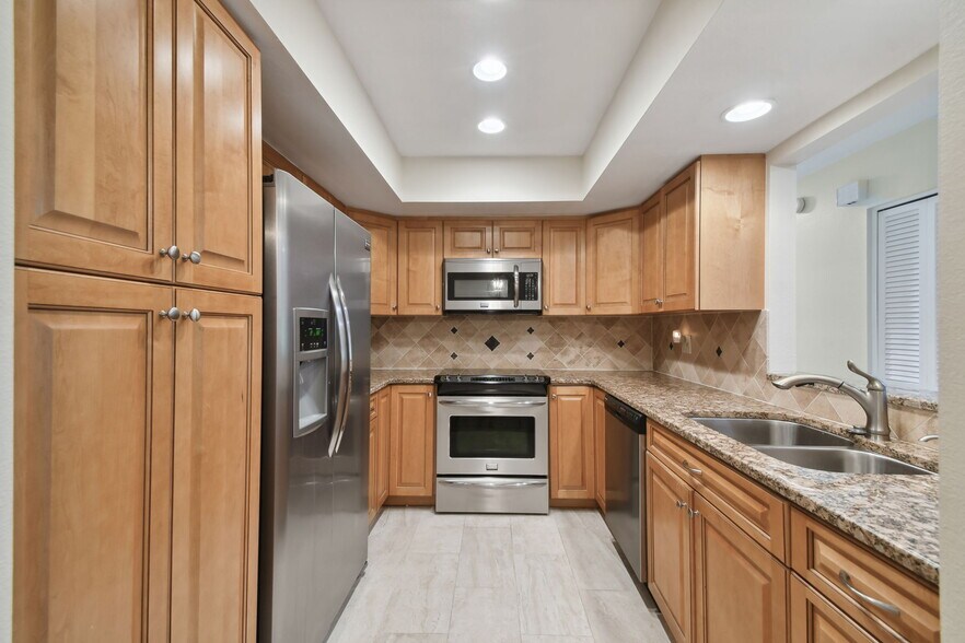 Building Photo - 251 Hidden Brook Dr