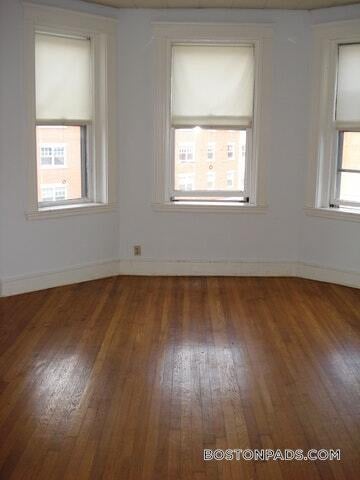 Building Photo - 137 Park Dr