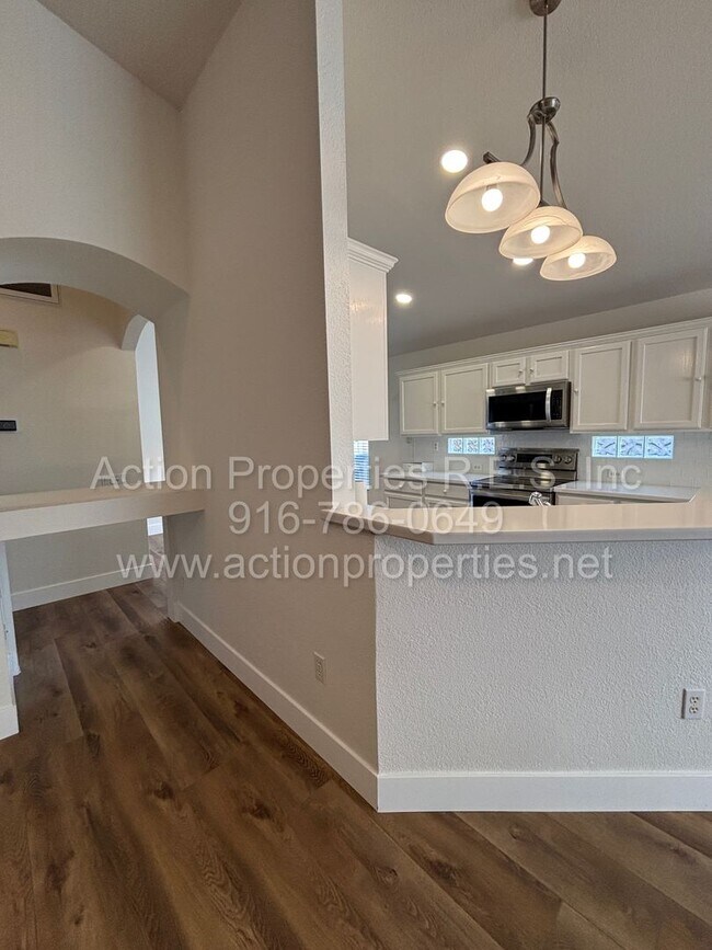 Building Photo - 6000 Buggy Whip Ln