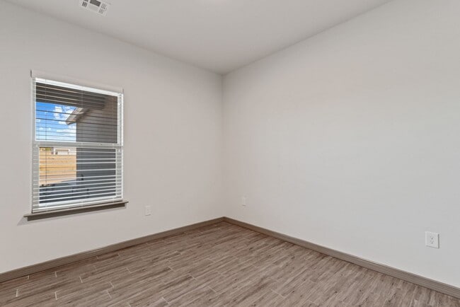 Building Photo - $400 off your first months rent*** Newer 4 bedroom Townhome Available now!