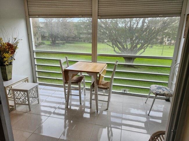 Building Photo - 330 NE 26th Ave