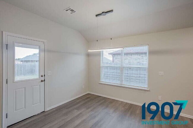 Building Photo - Modern & Spacious 3-Bedroom Home in Newcas...