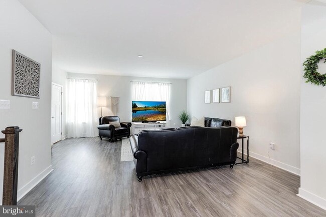 Building Photo - 105 Burkwood Ter