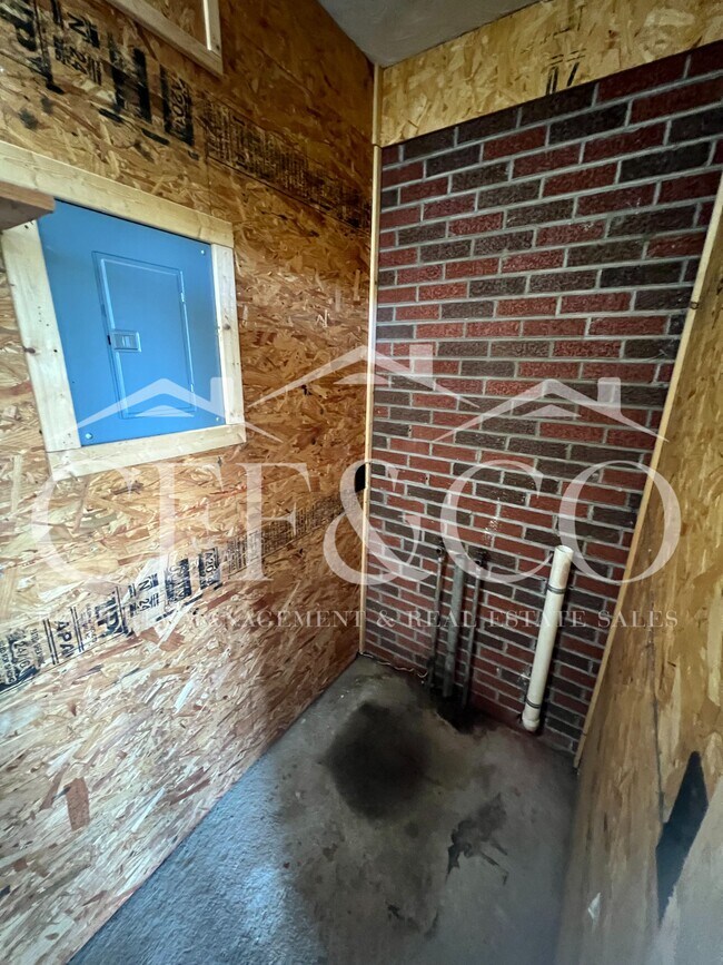 Building Photo - 412 Pierpont Avenue Ext