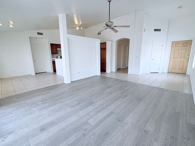 Building Photo - Lovely 3 Bedroom House!