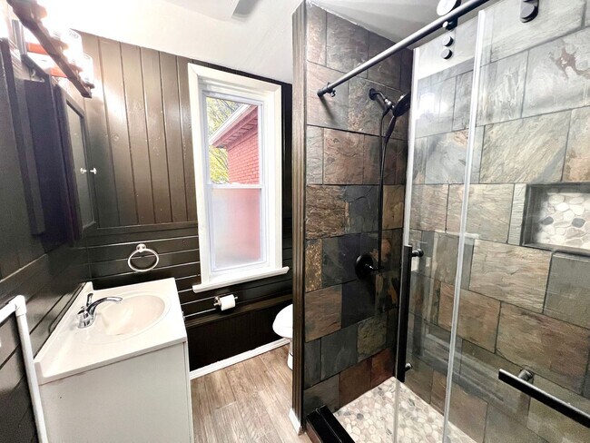 Building Photo - 259-261 N. Dithridge Street (Full Service)