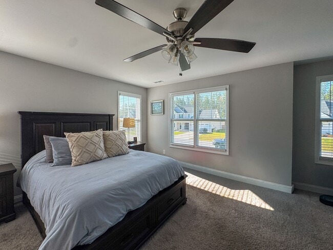 Building Photo - Spacious 4 Bed 3 Bed Home in Pine Forest School District