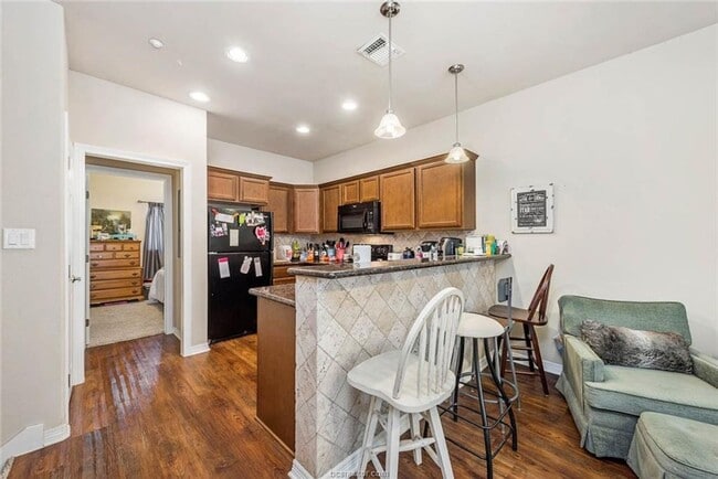 Building Photo - SUBLEASE Aug 11 2025 in Lakeridge Townhomes!