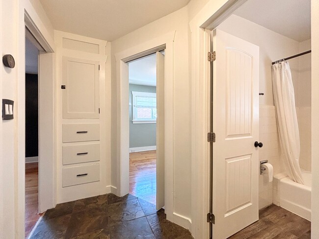 Building Photo - Beautiful Renovation in Liberty Wells!