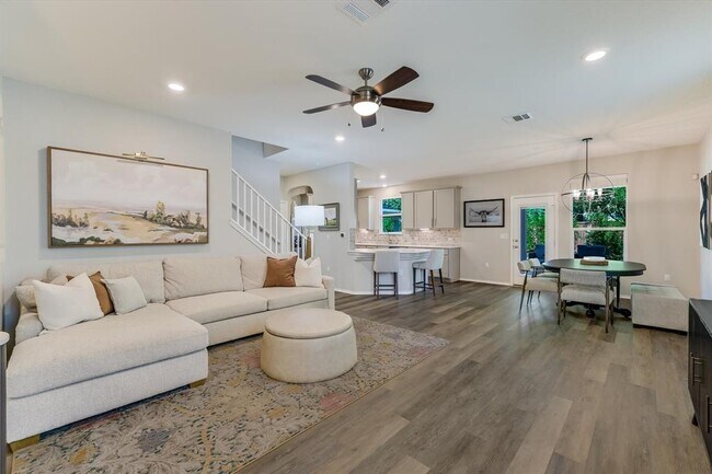 Building Photo - 9012 Golden Leaf Dr