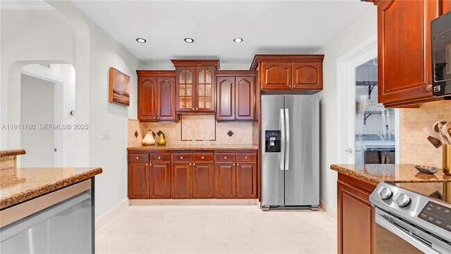 Building Photo - 623 NE 17th Way