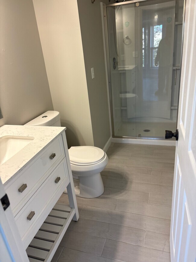 Building Photo - 140 Autumn Oaks Dr